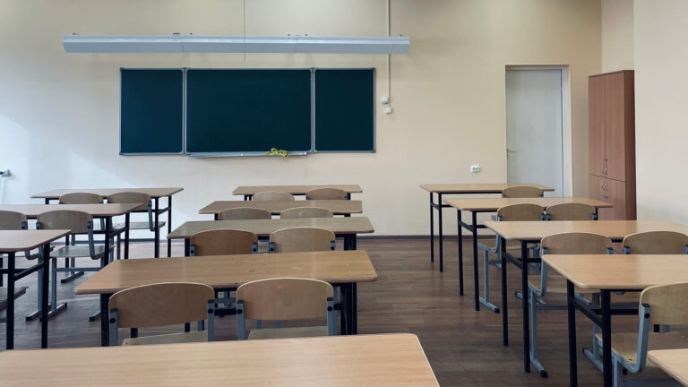 Sala de universidade vazia